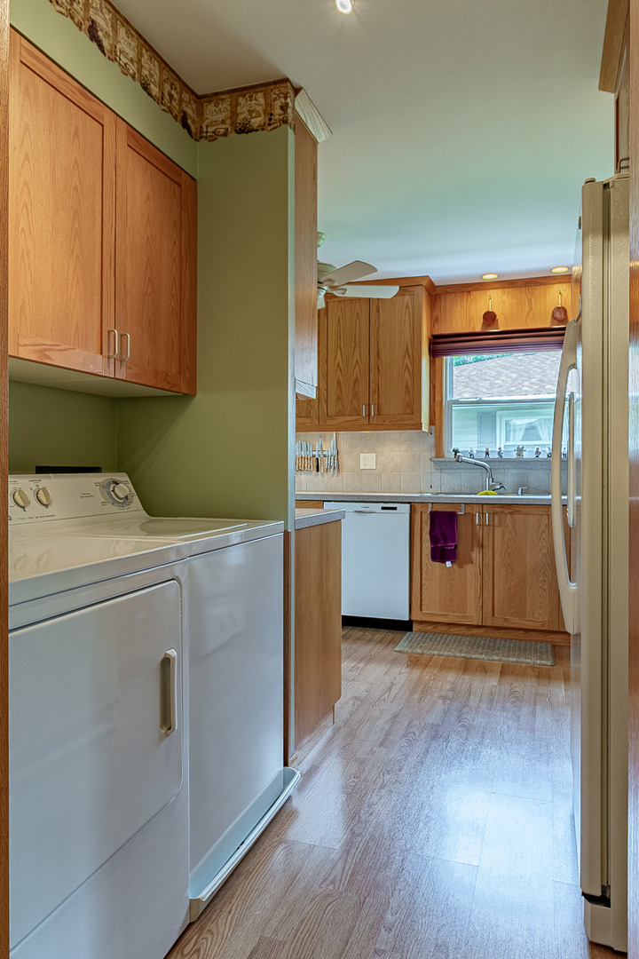217 Edgeware Road Elk Grove Village, IL 60007 - Photo 10 of 24 Gallery Image 10