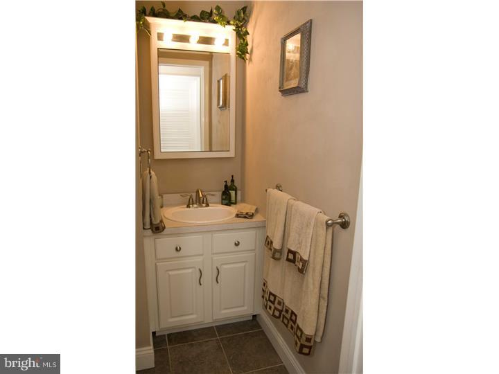 9 Island Road Monroeville, NJ 08343 - Photo 18 of 25 Bathroom