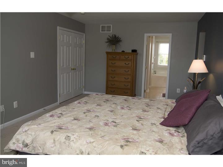 9 Island Road Monroeville, NJ 08343 - Photo 20 of 25 Master Bedroom