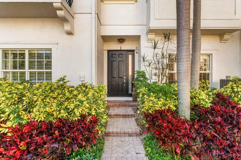 $749,000 | 290 Northeast 5th Avenue, Unit 6, Delray Beach, FL 33483