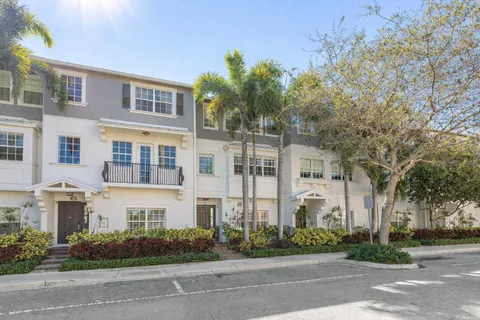 $749,000 | 290 Northeast 5th Avenue, Unit 6, Delray Beach, FL 33483