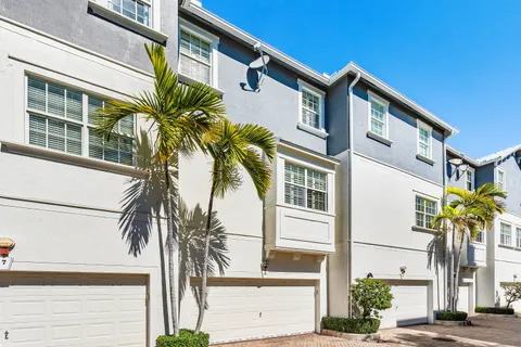 $749,000 | 290 Northeast 5th Avenue, Unit 6, Delray Beach, FL 33483