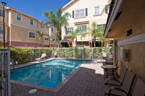 $749,000 | 290 Northeast 5th Avenue, Unit 6, Delray Beach, FL 33483