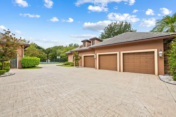 a view of multiple house with entertaining space