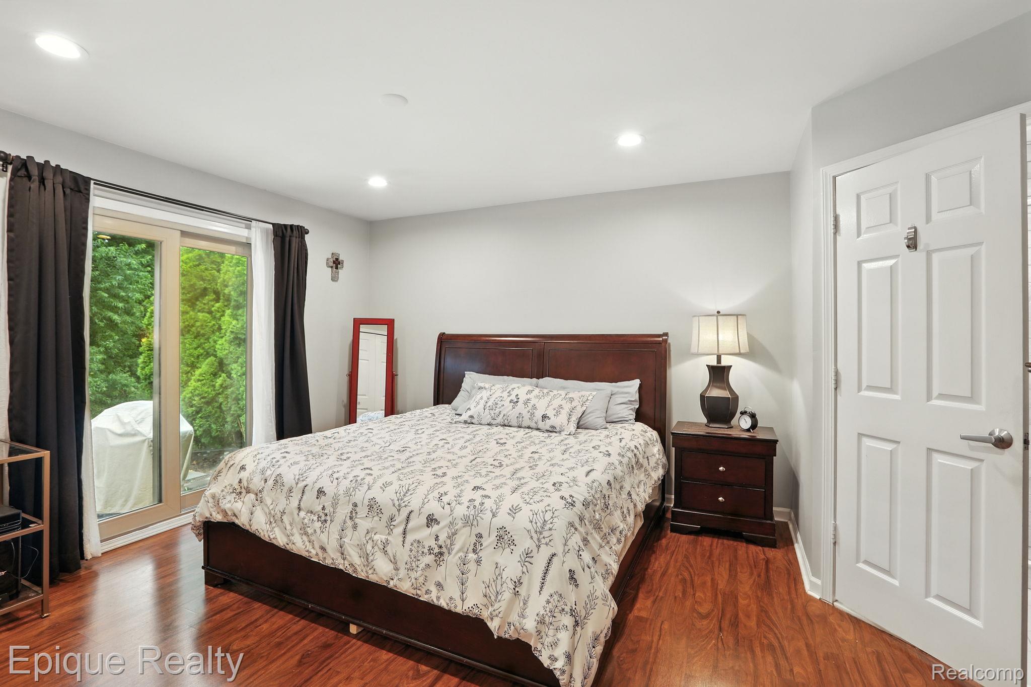 8529 22 Mile Road Utica, MI 48317 - Photo 28 of 40 Bedroom featuring dark wood-style floors and recessed lighting