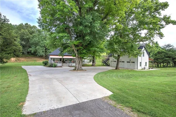 $995,000 | 182 Henry Mack Hill Road, Rydal, GA 30171