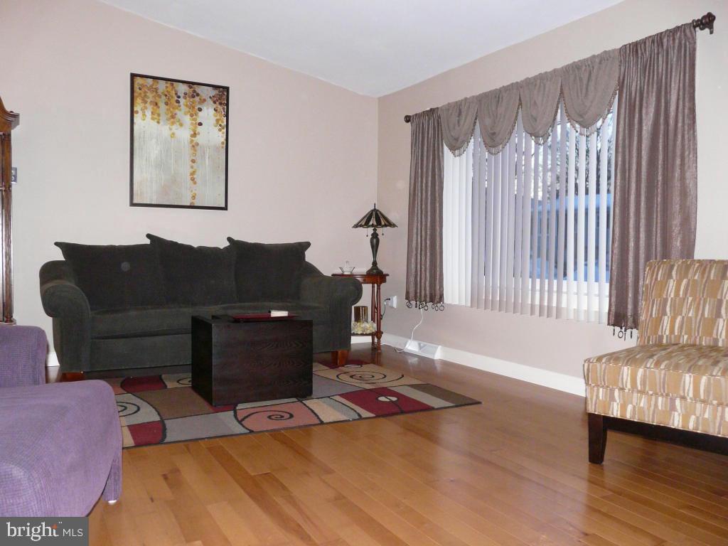 135 South Oak Street Lititz, PA 17543 - Photo 4 of 14 Gallery Image 4