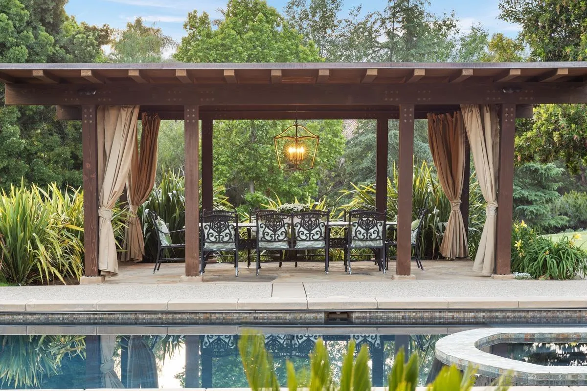 17222 Via Recanto Rancho Santa Fe, CA 92067 - Photo 5 of 30 Gallery Image 5