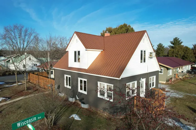 $194,999 | 320 Wisconsin Avenue, Boscobel, WI 53805