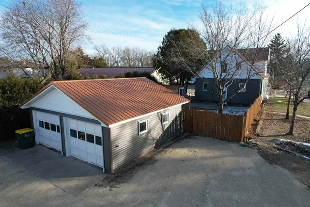 $194,999 | 320 Wisconsin Avenue, Boscobel, WI 53805