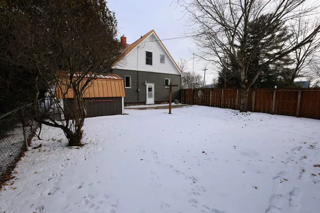 $194,999 | 320 Wisconsin Avenue, Boscobel, WI 53805