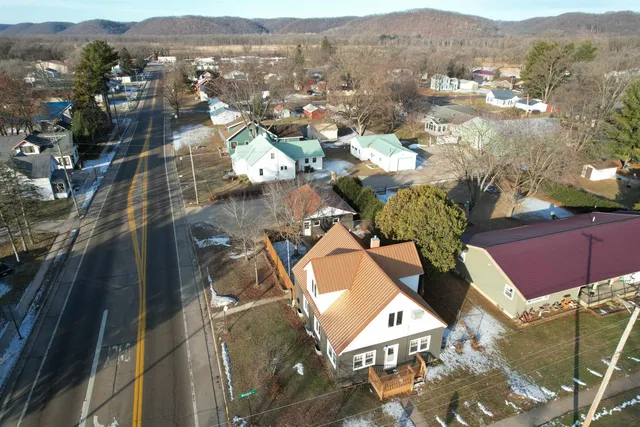 $194,999 | 320 Wisconsin Avenue, Boscobel, WI 53805