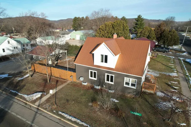$194,999 | 320 Wisconsin Avenue, Boscobel, WI 53805