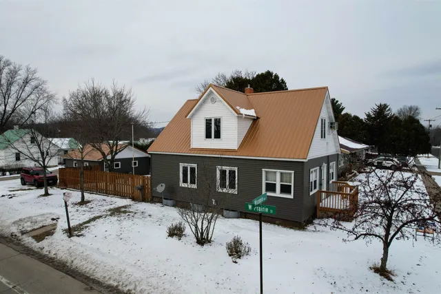 $194,999 | 320 Wisconsin Avenue, Boscobel, WI 53805