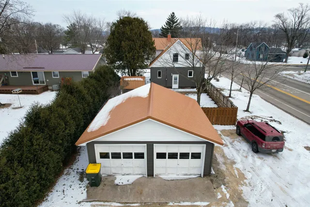 $194,999 | 320 Wisconsin Avenue, Boscobel, WI 53805