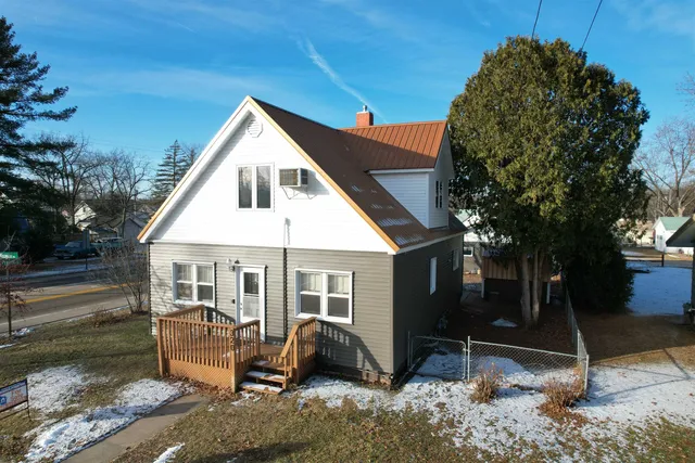 $194,999 | 320 Wisconsin Avenue, Boscobel, WI 53805