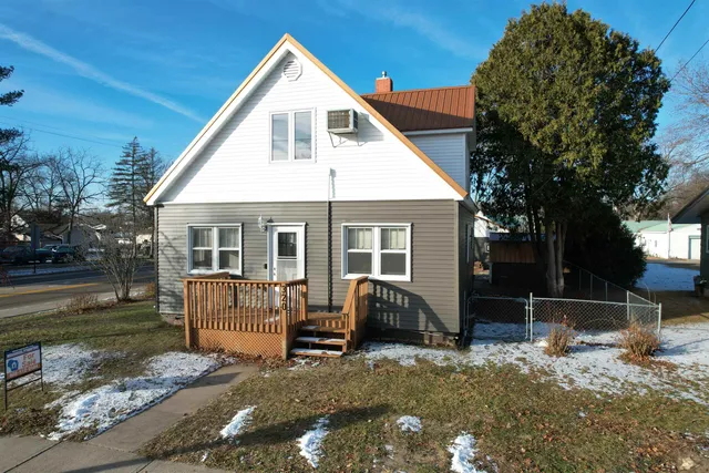 $194,999 | 320 Wisconsin Avenue, Boscobel, WI 53805