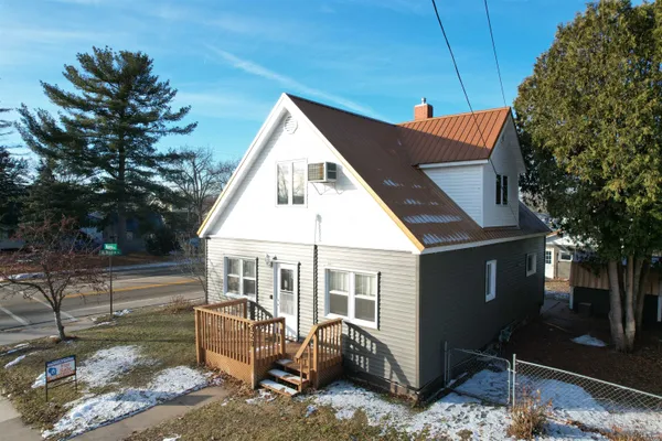 $194,999 | 320 Wisconsin Avenue, Boscobel, WI 53805