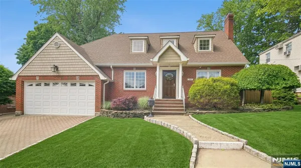 $949,900 | 346 Roosevelt Avenue, Hasbrouck Heights, NJ 07604