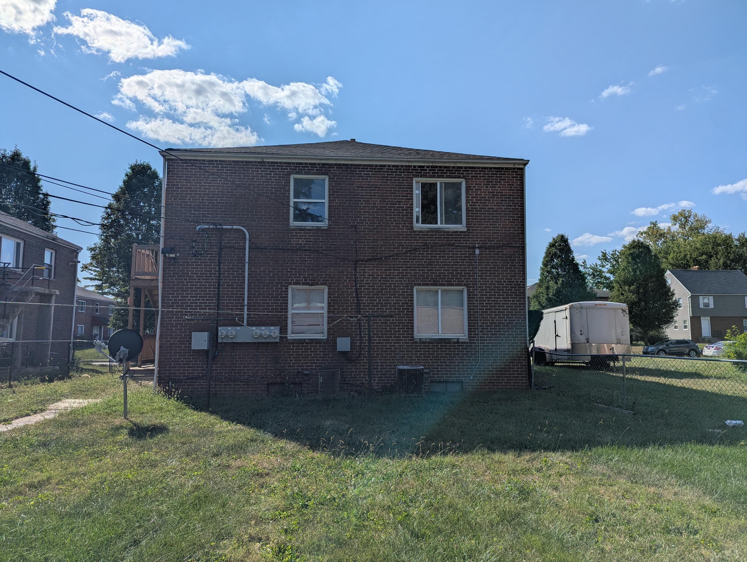 94 North Hampton Road Columbus, OH 43213 - Photo 8 of 23 PXL_20250908_201938177