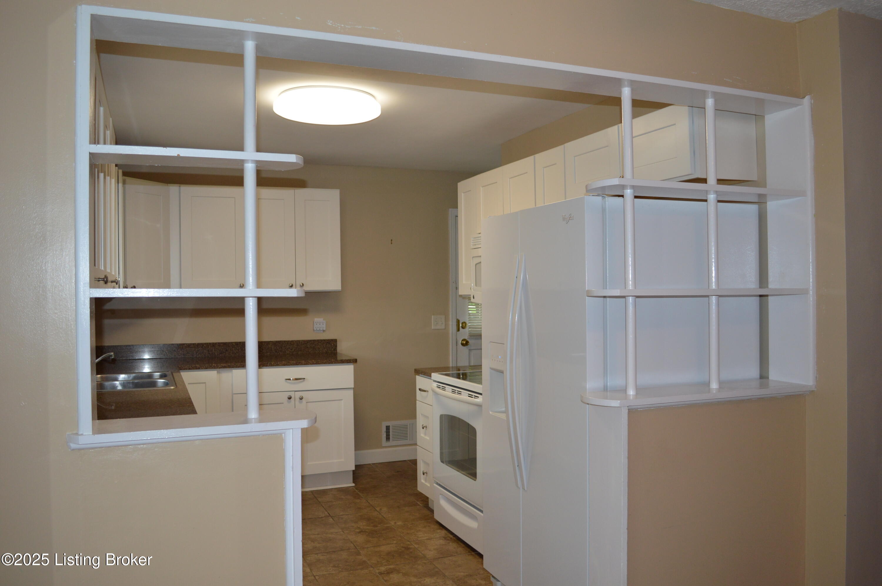 5606 Maryman Road Louisville, KY 40258 - Photo 9 of 33 Kitchen