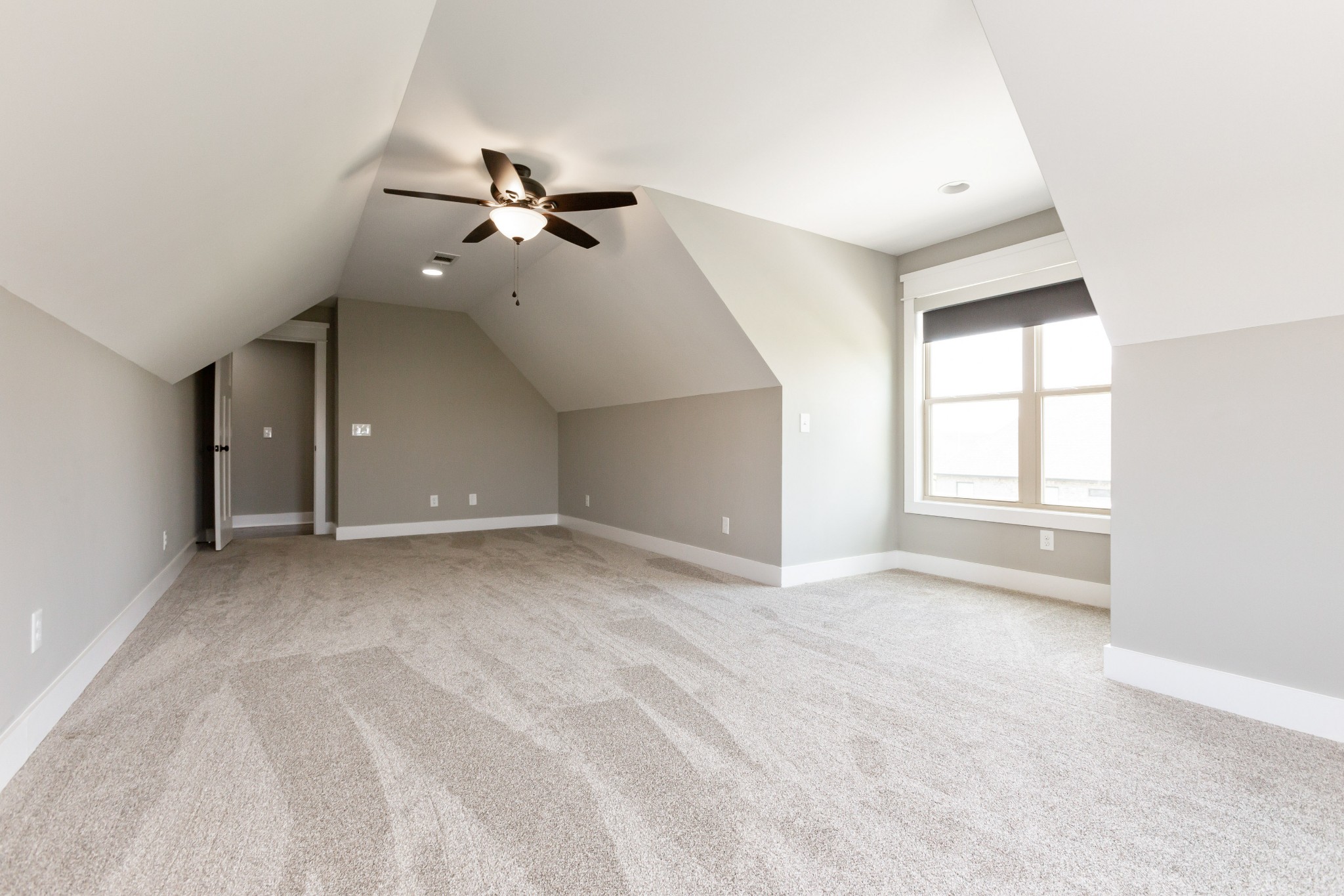 459 Halltown Road Portland, TN 37148 - Photo 34 of 42 an empty room with windows and ceiling fan