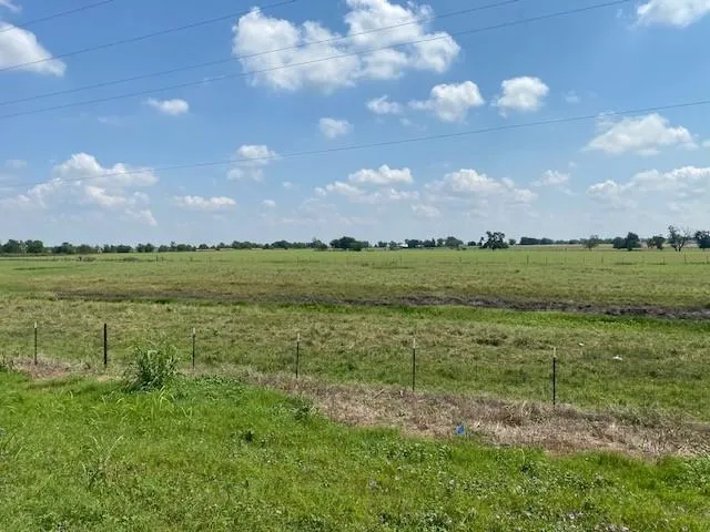 $1,165,000 | 449 County Road 403, Lott, TX 76656