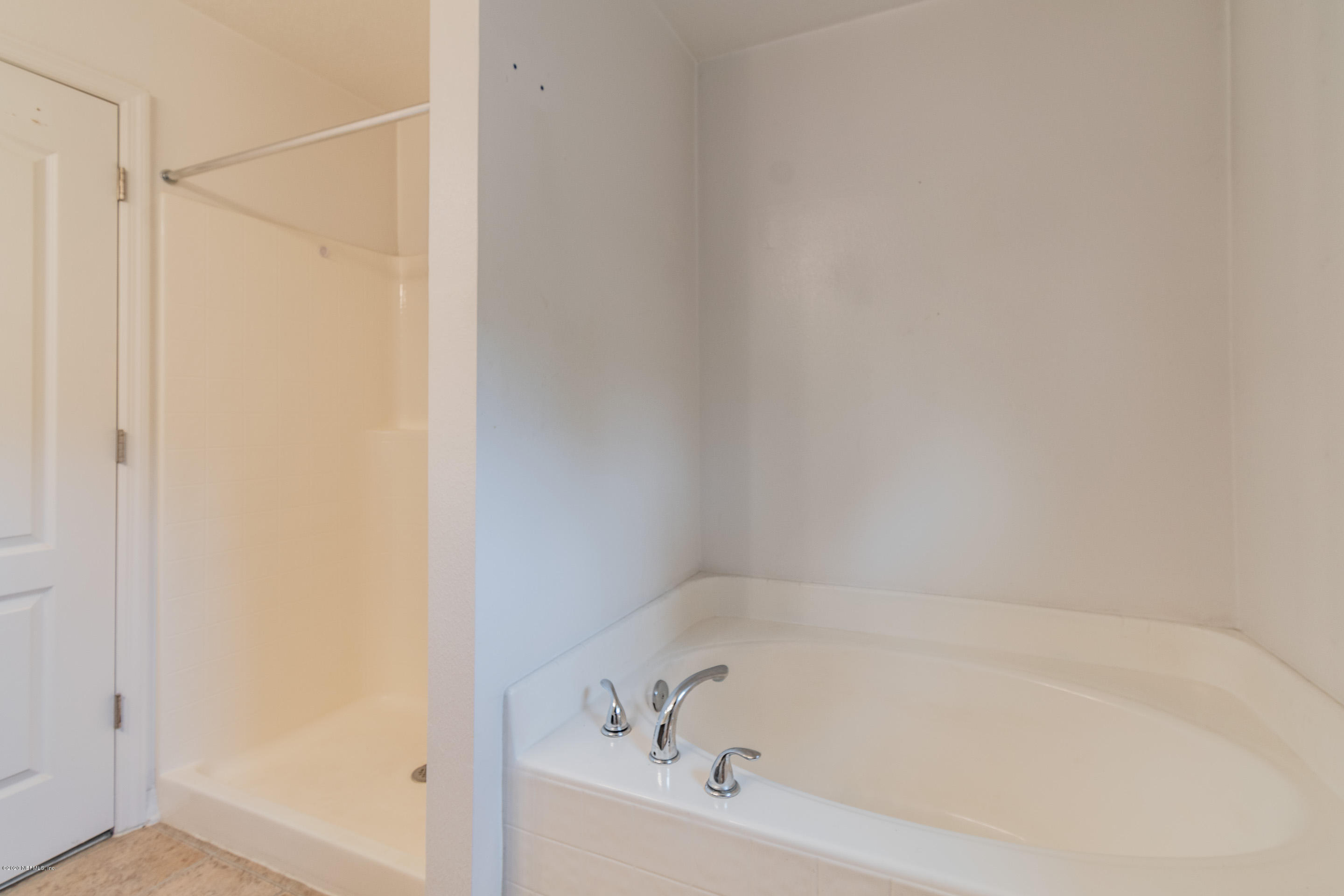 10287 Magnolia Ridge Road Jacksonville, FL 32210 - Photo 23 of 44 Master Bath