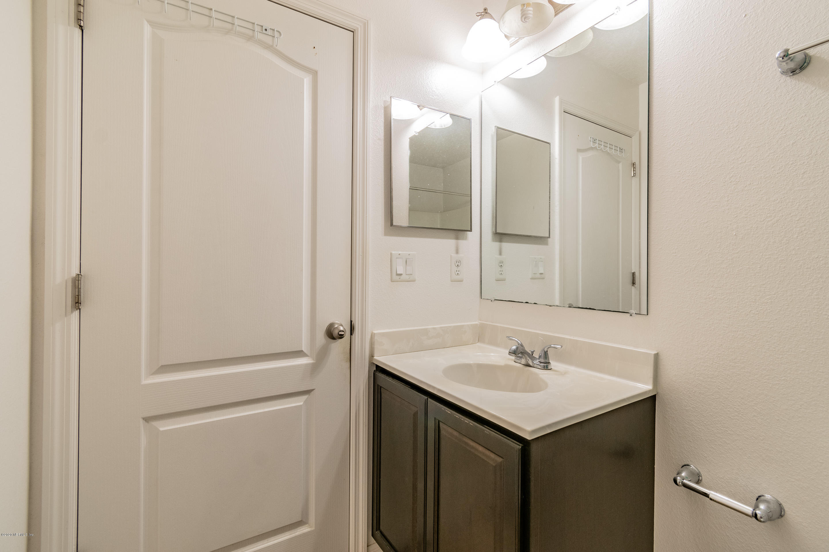 10287 Magnolia Ridge Road Jacksonville, FL 32210 - Photo 43 of 44 Upstairs Bath 2