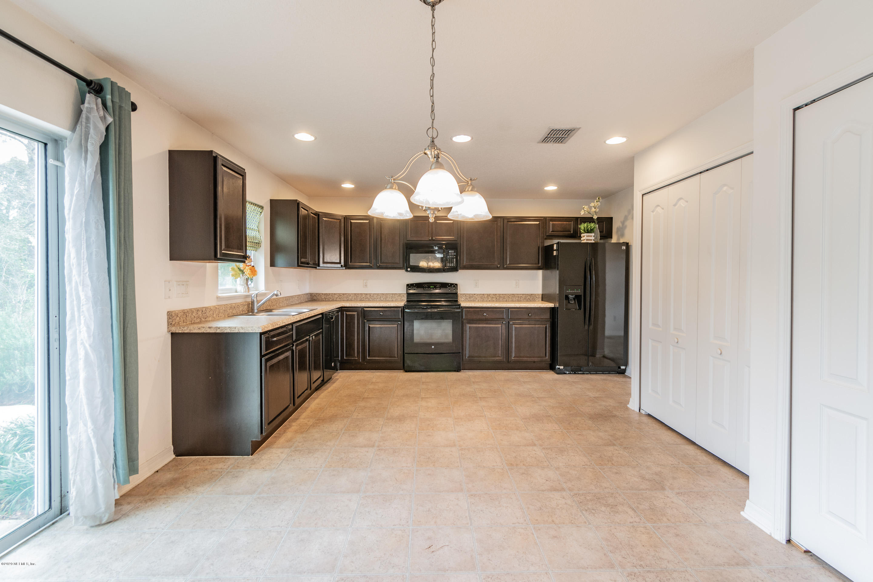 10287 Magnolia Ridge Road Jacksonville, FL 32210 - Photo 6 of 44 Kitchen