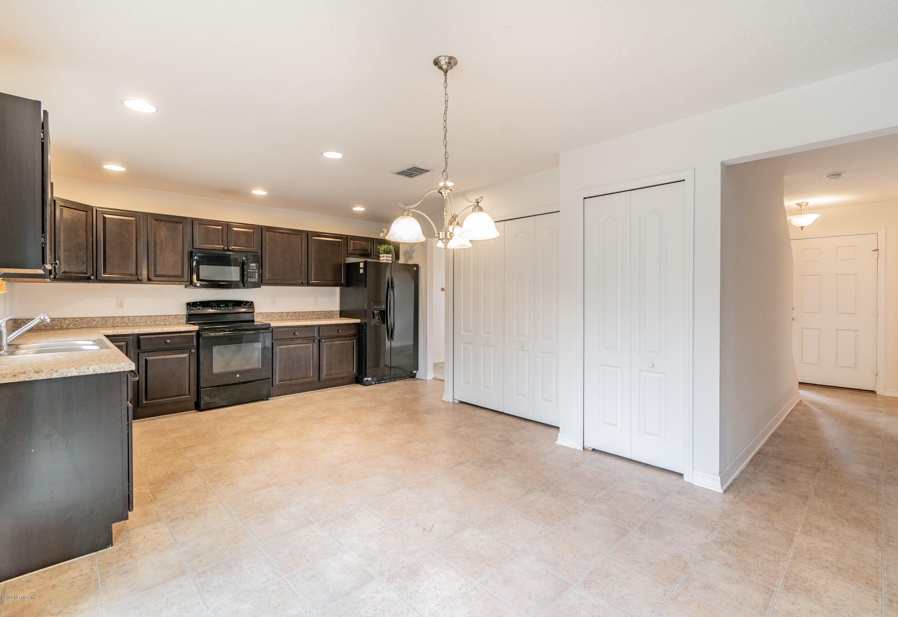 10287 Magnolia Ridge Road Jacksonville, FL 32210 - Photo 7 of 44 Kitchen2