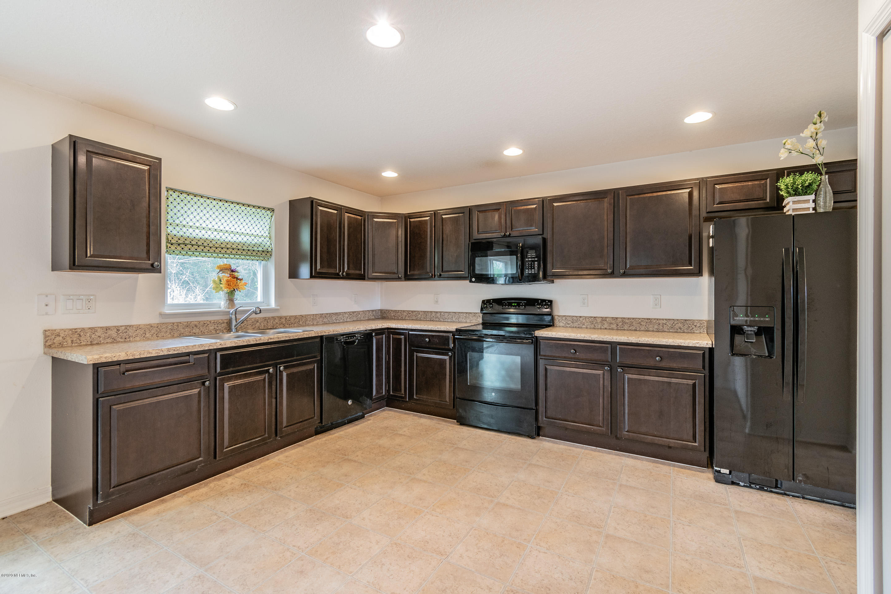 10287 Magnolia Ridge Road Jacksonville, FL 32210 - Photo 8 of 44 Kitchen 3