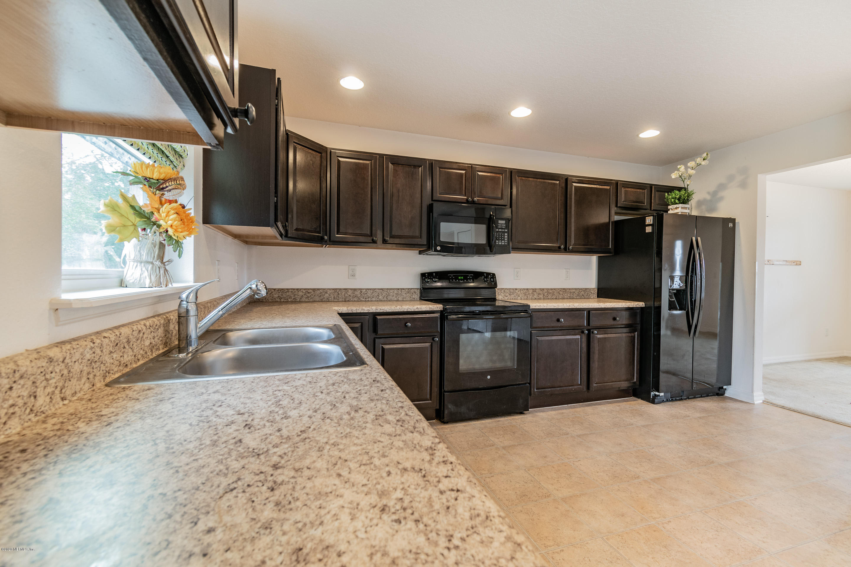 10287 Magnolia Ridge Road Jacksonville, FL 32210 - Photo 10 of 44 Kitchen 5