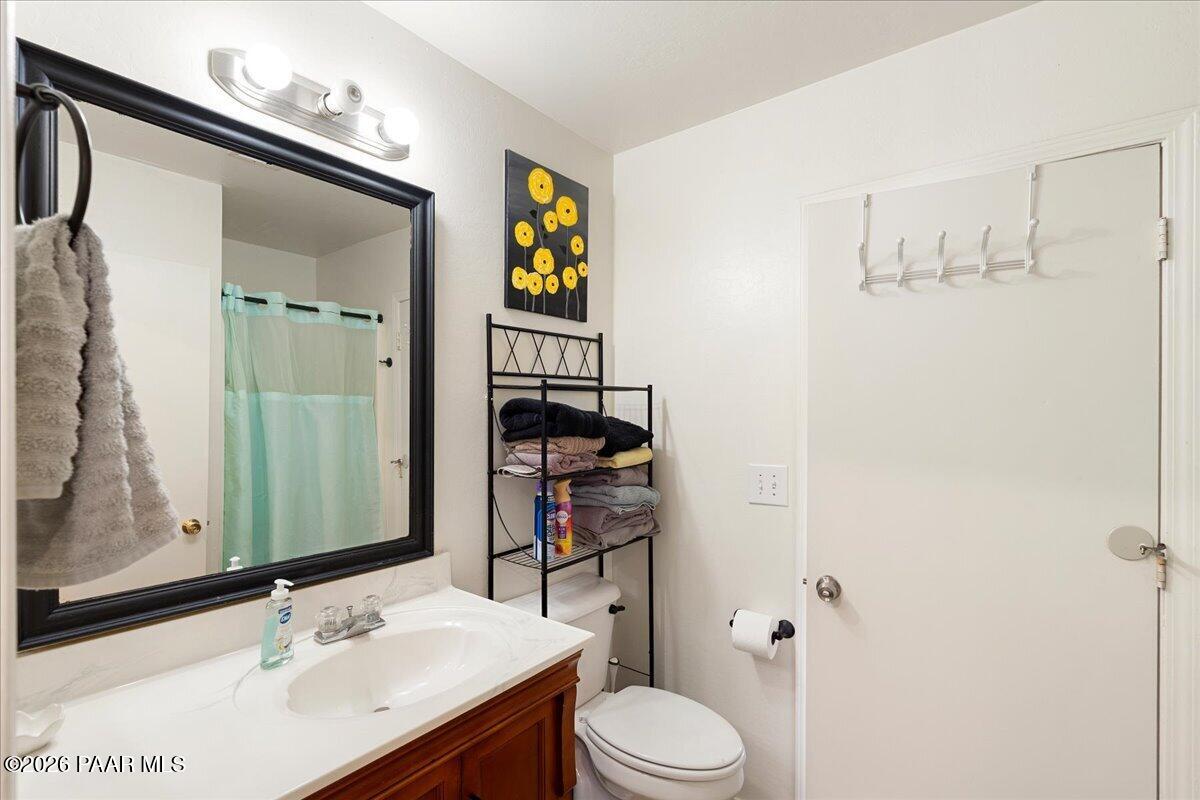 5291 North Robert Road Prescott Valley, AZ 86314 - Photo 16 of 31 Primary Bathroom