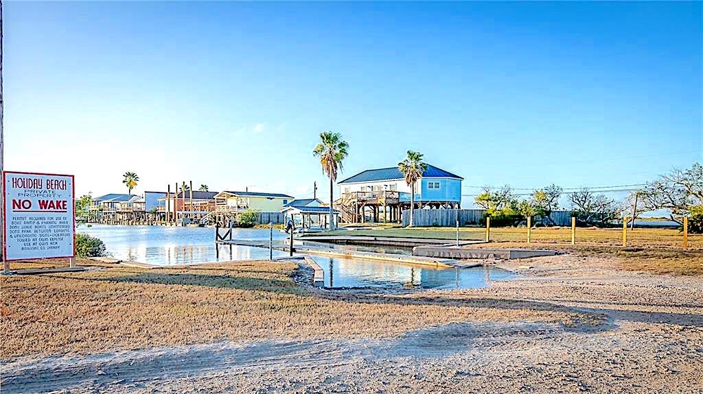 423 Palmetto Point Road Rockport, TX 78382 - Photo 14 of 21