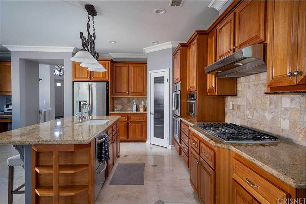 28210 Infinity Circle Saugus, CA 91390 - Photo 15 of 34