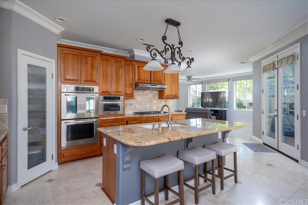 28210 Infinity Circle Saugus, CA 91390 - Photo 16 of 34