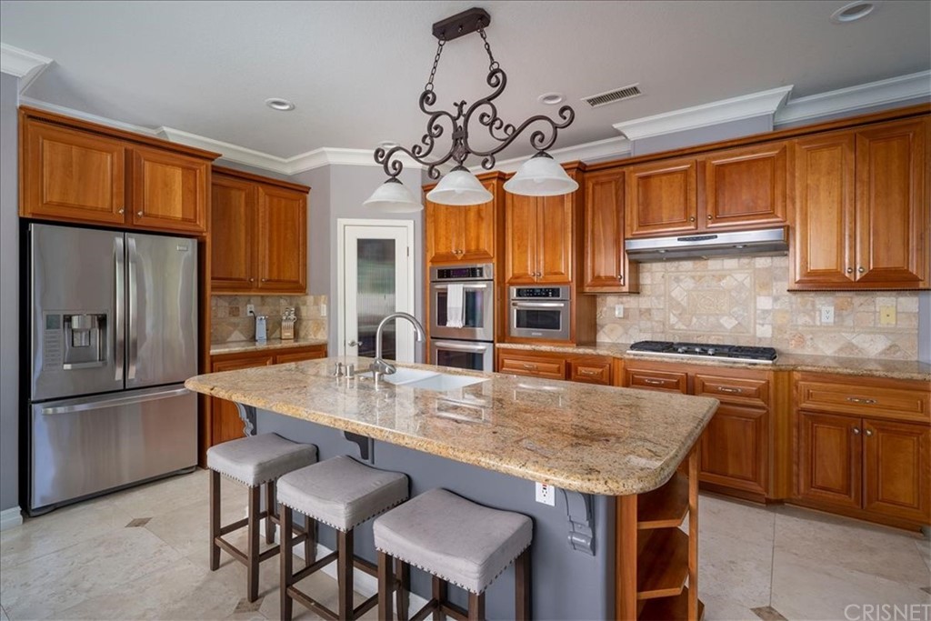 28210 Infinity Circle Saugus, CA 91390 - Photo 17 of 34