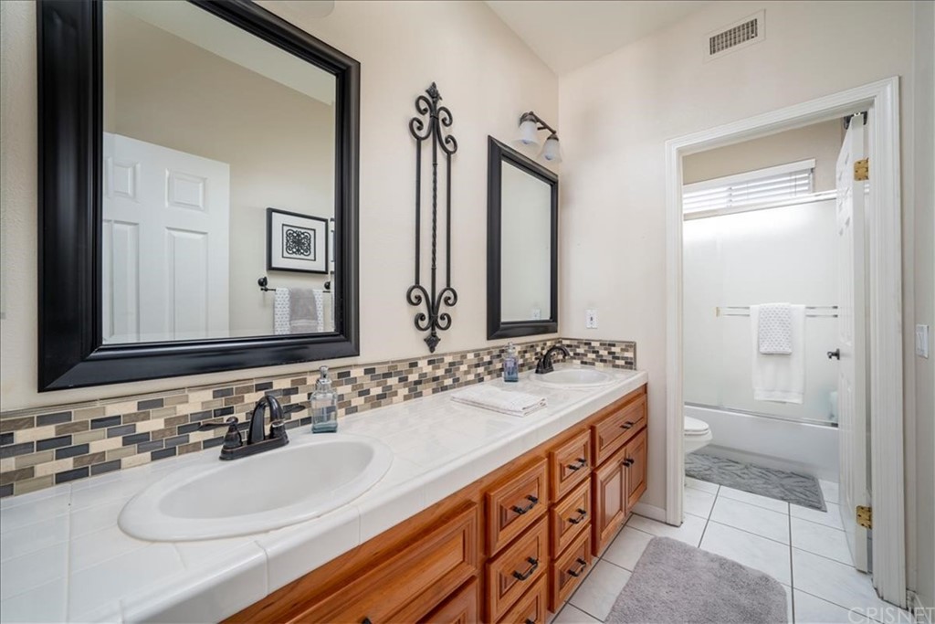 28210 Infinity Circle Saugus, CA 91390 - Photo 20 of 34