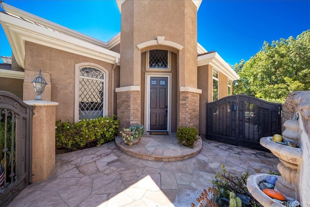 28210 Infinity Circle Saugus, CA 91390 - Photo 3 of 34