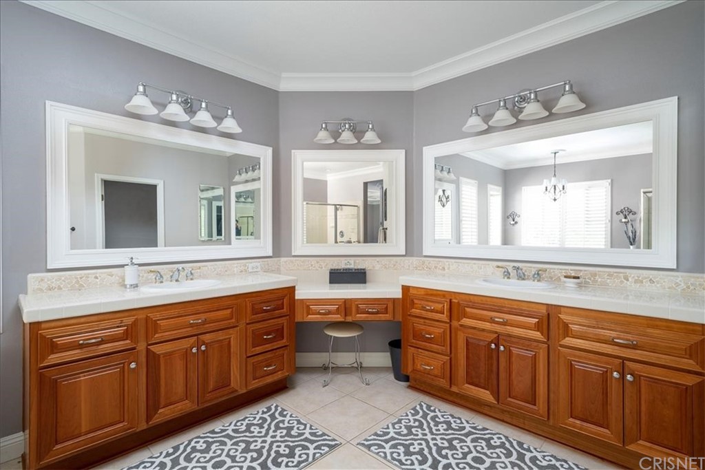 28210 Infinity Circle Saugus, CA 91390 - Photo 23 of 34