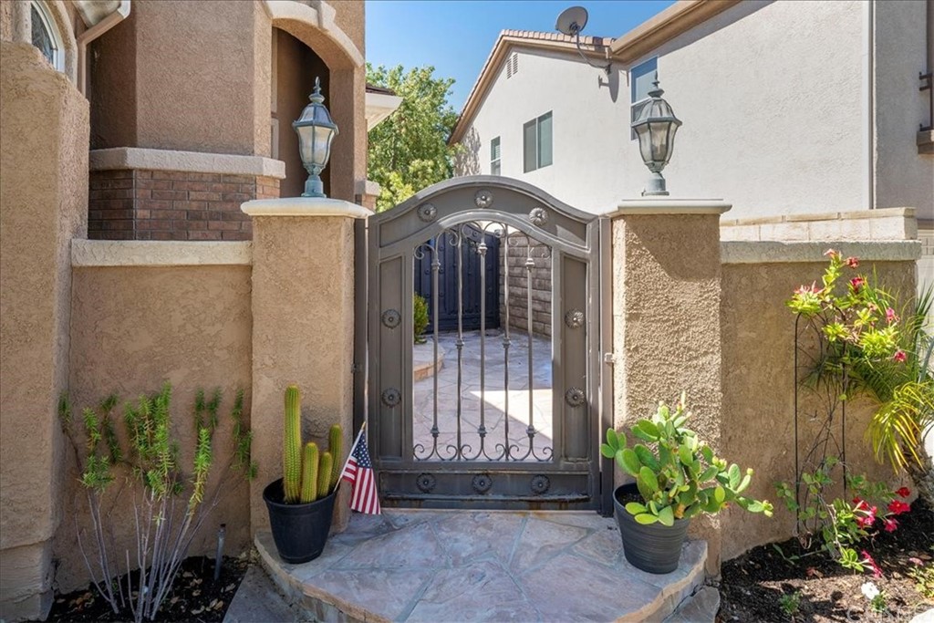 28210 Infinity Circle Saugus, CA 91390 - Photo 32 of 34