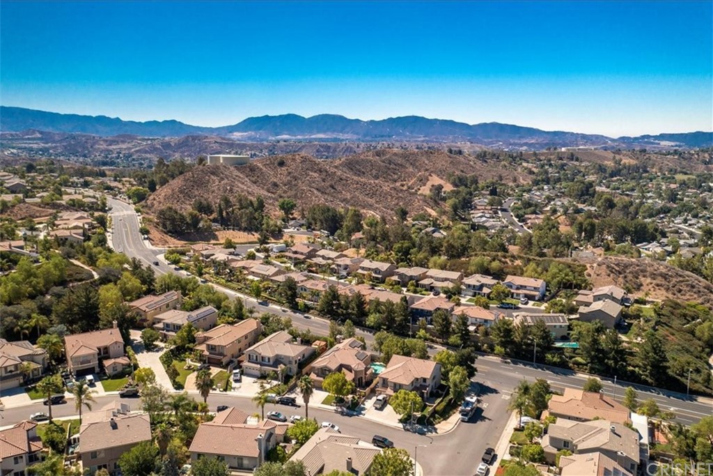 28210 Infinity Circle Saugus, CA 91390 - Photo 33 of 34