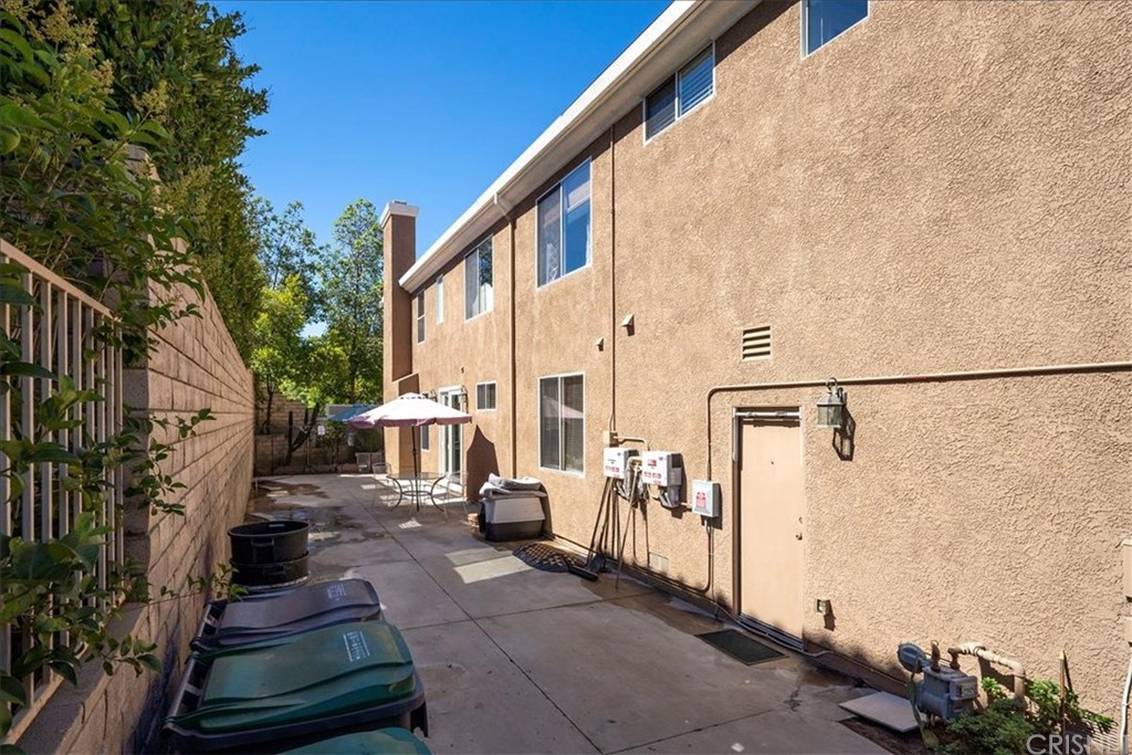 28210 Infinity Circle Saugus, CA 91390 - Photo 7 of 34