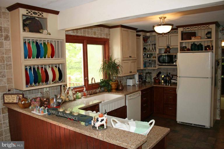 3174 Elmmede Road Ellicott City, MD 21042 - Photo 20 of 27 Kitchen