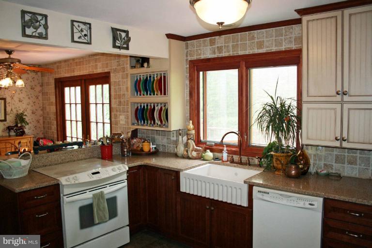 3174 Elmmede Road Ellicott City, MD 21042 - Photo 4 of 27 Kitchen