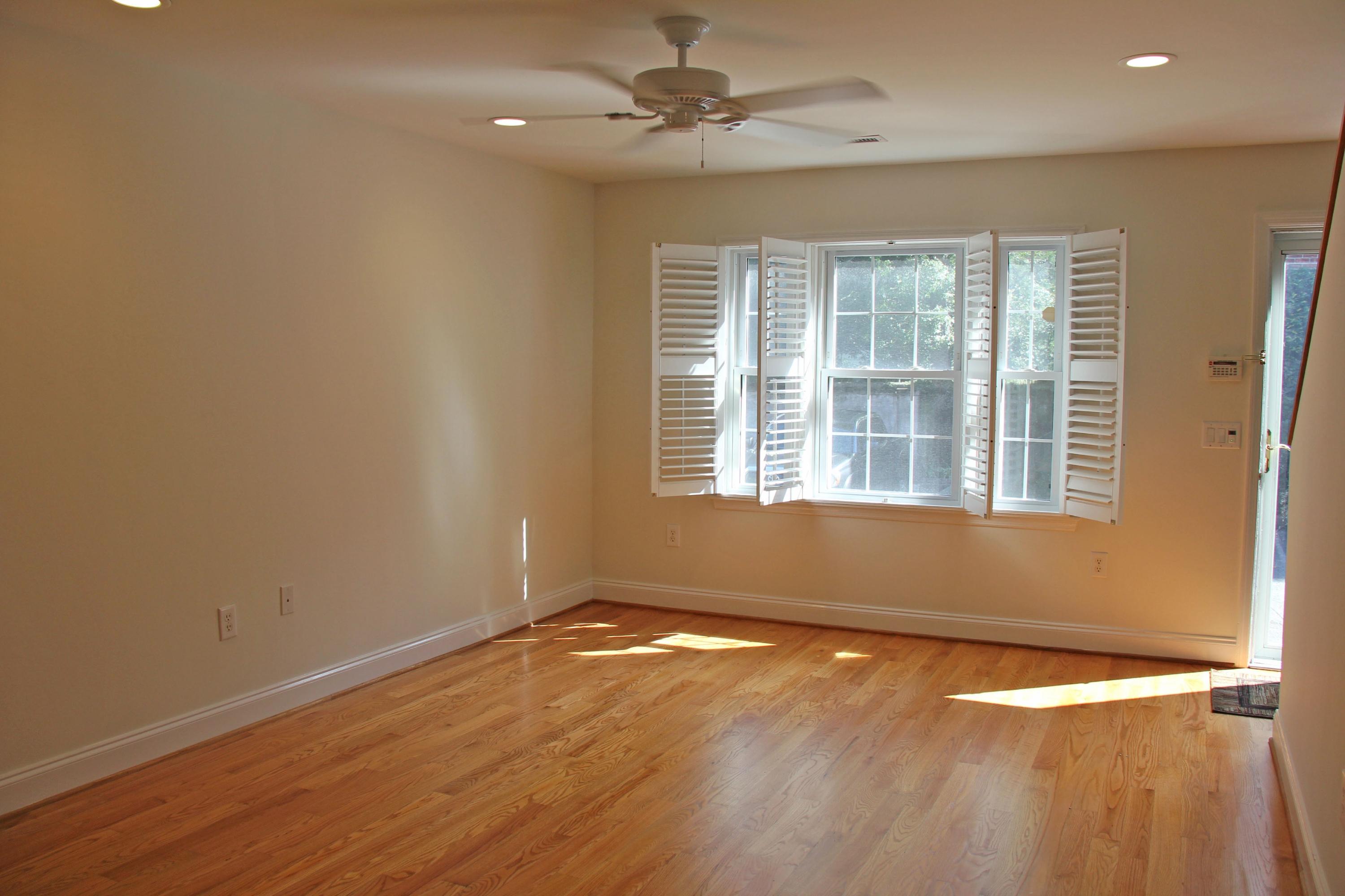 12 George Street, Unit B3 Charleston, SC 29401 - Photo 3 of 10 Living Room