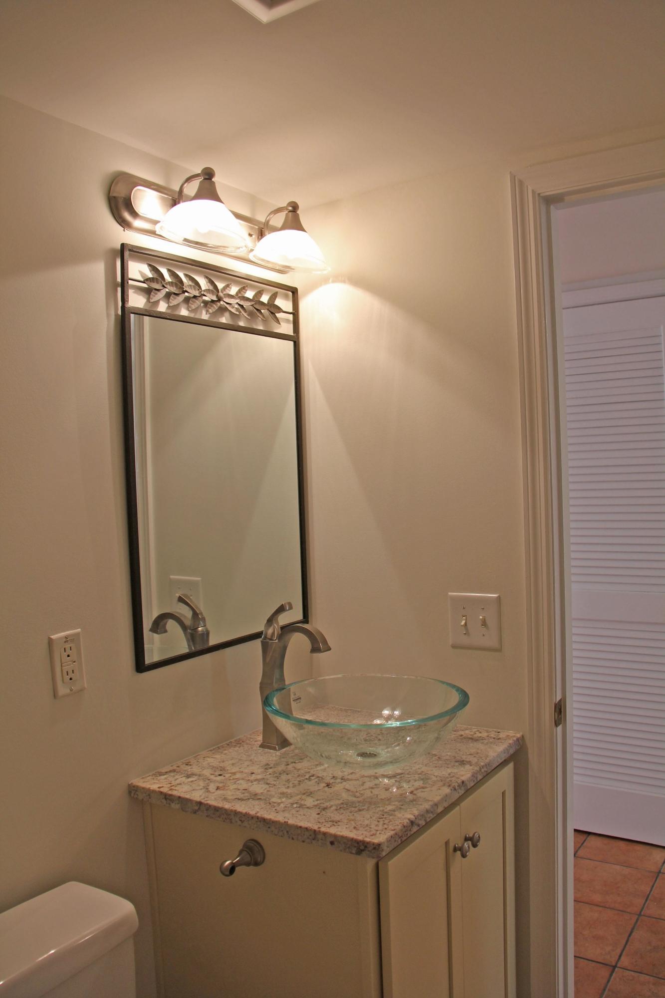 12 George Street, Unit B3 Charleston, SC 29401 - Photo 4 of 10 1st Floor Bath
