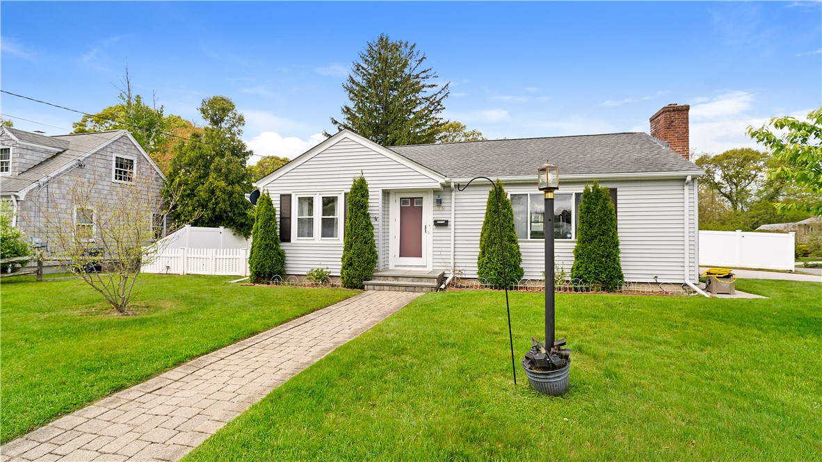 339 George Arden Avenue Warwick, RI 02886 - Photo 3 of 42