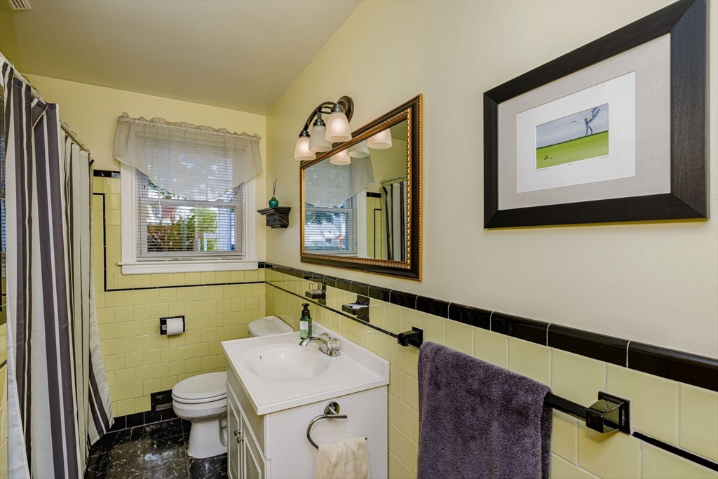 156 Harris Street Pawtucket, RI 02861 - Photo 21 of 41